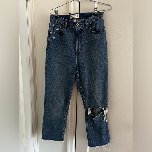 Abercrombie & Fitch Curve Love Ultra High Rise 90s Slim Straight Jean - Picture 3 of 8